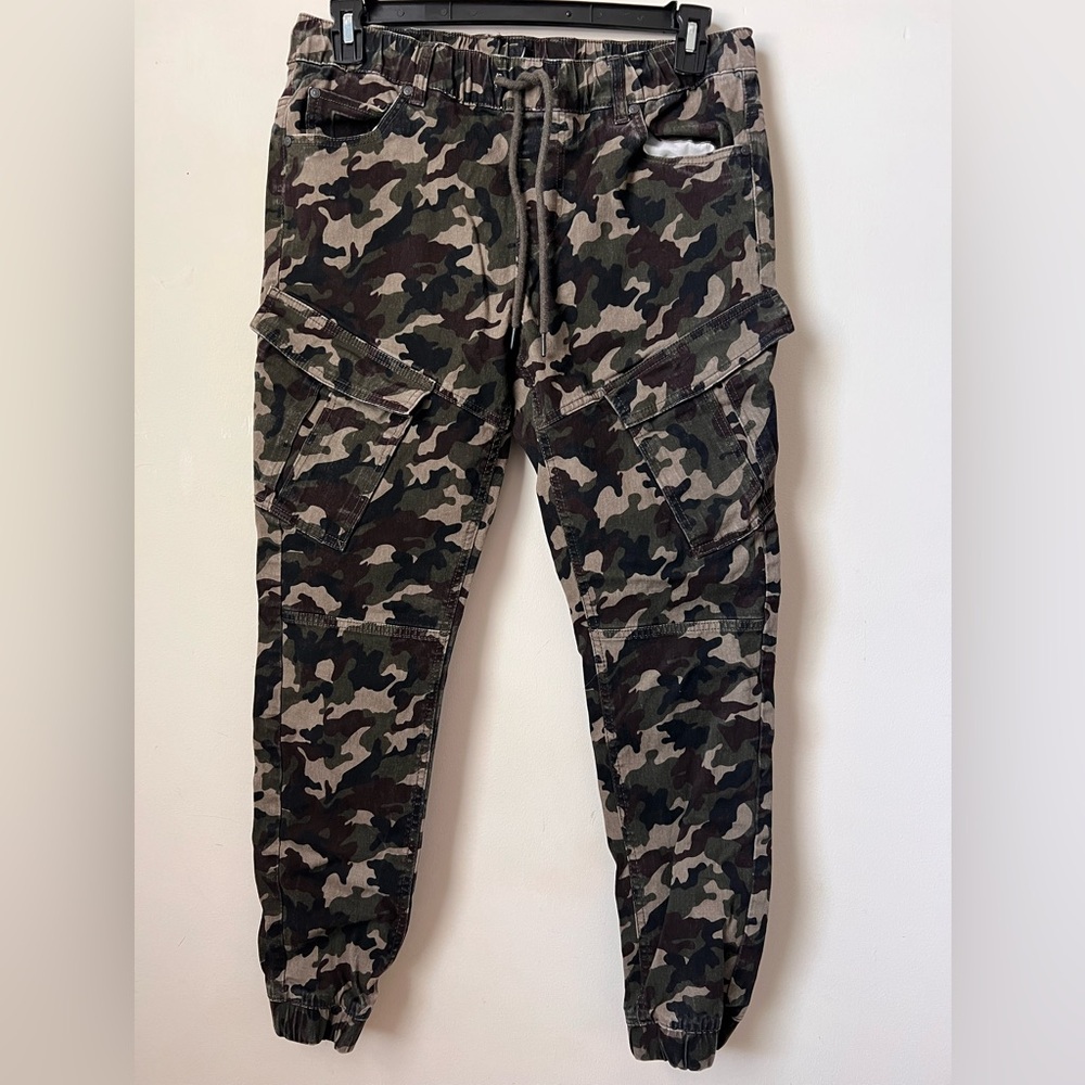 Jeaniologie Men’s Camo Drawstring Joggers with Belt Loops